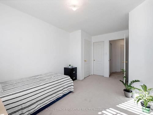 453 Stonetree Crt, Mississauga, ON - Indoor Photo Showing Bedroom