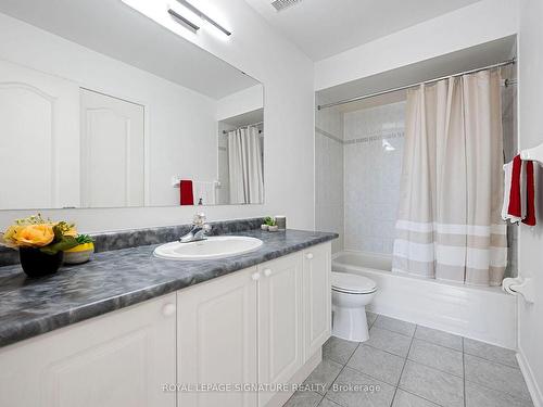 453 Stonetree Crt, Mississauga, ON - Indoor Photo Showing Bathroom