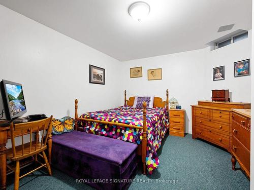 453 Stonetree Crt, Mississauga, ON - Indoor Photo Showing Bedroom