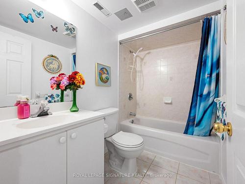 453 Stonetree Crt, Mississauga, ON - Indoor Photo Showing Bathroom