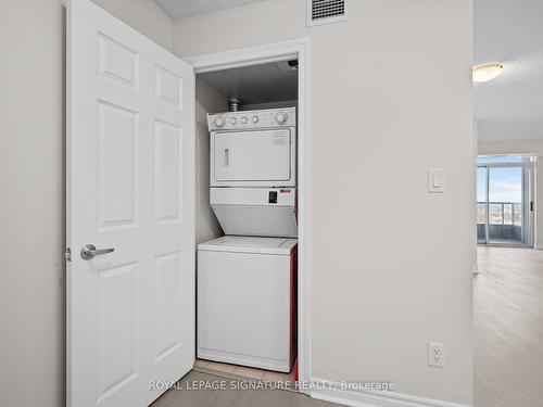 2012-3880 Duke Of York Blvd, Mississauga, ON - Indoor Photo Showing Laundry Room