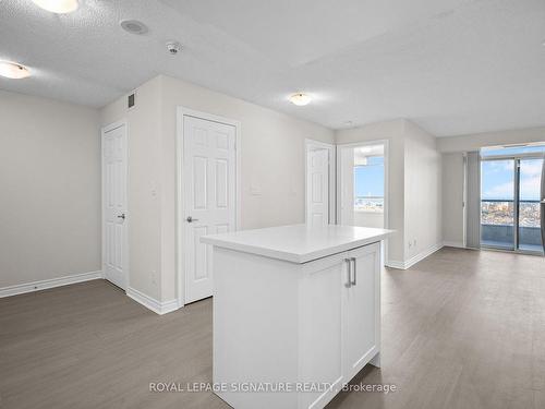 2012-3880 Duke Of York Blvd, Mississauga, ON - Indoor Photo Showing Other Room