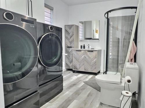 Bathroom - 809 Ch. Ville-Marie, Lévis (Desjardins), QC - Indoor Photo Showing Laundry Room