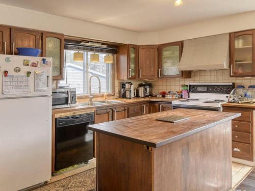 Cuisine - 120  - 122 Rue Du Rapide, Mont-Tremblant, QC - Indoor Photo Showing Kitchen With Double Sink