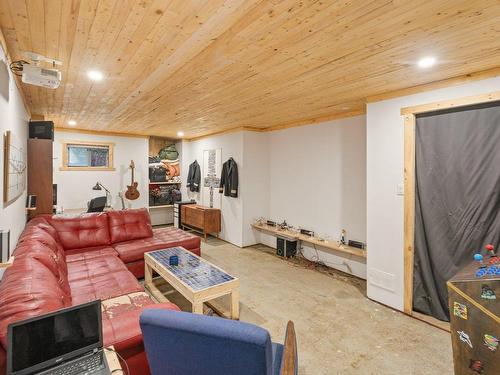 Salle familiale - 20 Rue Des Mélèzes, Sainte-Marguerite-Du-Lac-Masson, QC - Indoor Photo Showing Living Room