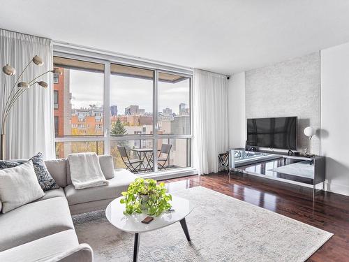 Living room - 302-801 Rue De La Commune E., Montréal (Ville-Marie), QC - Indoor Photo Showing Living Room