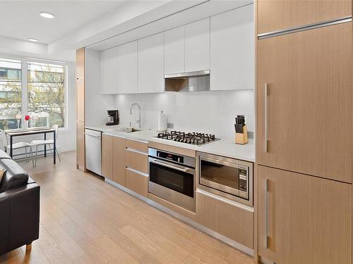 209-1033 Cook St, Victoria, BC - Indoor Photo Showing Kitchen With Upgraded Kitchen