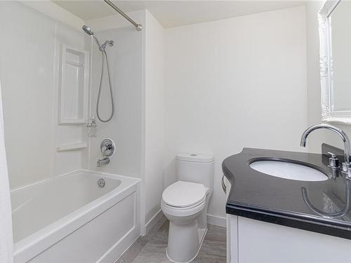 221-1870 Mckenzie Ave, Saanich, BC - Indoor Photo Showing Bathroom