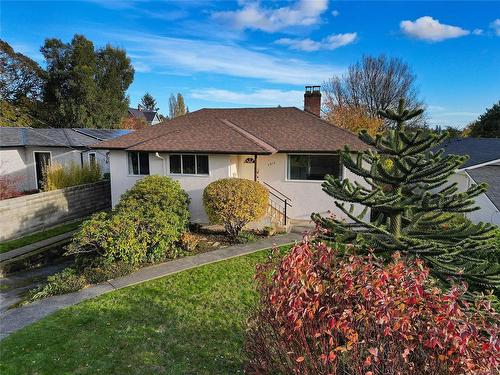 2819 Adelaide Ave, Saanich, BC 