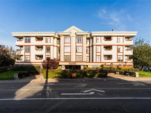 401-2511 Quadra St, Victoria, BC - Outdoor With Balcony With Facade