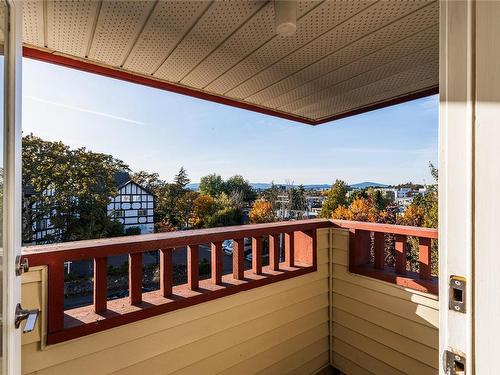 401-2511 Quadra St, Victoria, BC -  With Exterior