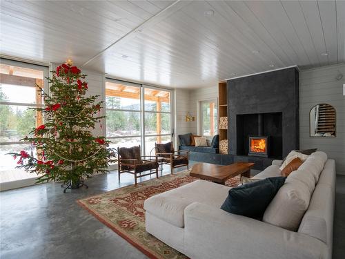 8025 Princeton-Summerland Road, Summerland, BC - Indoor Photo Showing Living Room With Fireplace