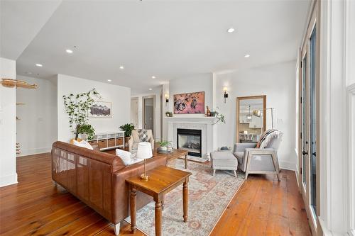 110-515 Wren Place, Kelowna, BC - Indoor Photo Showing Living Room With Fireplace