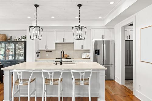 110-515 Wren Place, Kelowna, BC - Indoor Photo Showing Kitchen With Upgraded Kitchen