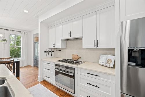 110-515 Wren Place, Kelowna, BC - Indoor Photo Showing Kitchen With Upgraded Kitchen