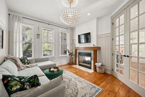 110-515 Wren Place, Kelowna, BC - Indoor Photo Showing Living Room With Fireplace