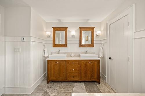 110-515 Wren Place, Kelowna, BC - Indoor Photo Showing Bathroom