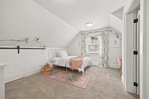 110-515 Wren Place, Kelowna, BC - Indoor Photo Showing Bedroom