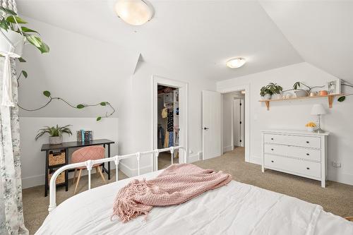 110-515 Wren Place, Kelowna, BC - Indoor Photo Showing Bedroom