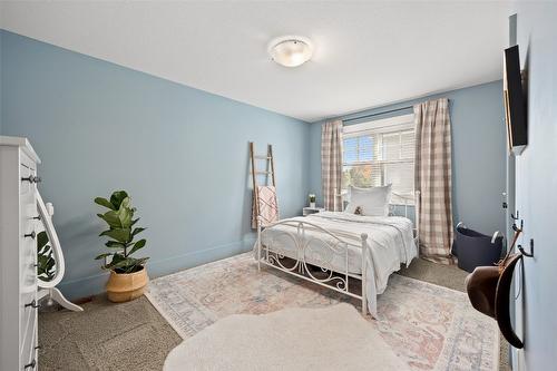 110-515 Wren Place, Kelowna, BC - Indoor Photo Showing Bedroom