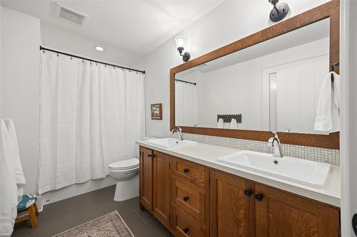 110-515 Wren Place, Kelowna, BC - Indoor Photo Showing Bathroom