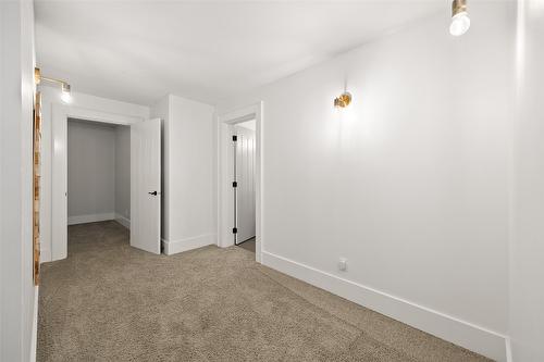 110-515 Wren Place, Kelowna, BC - Indoor Photo Showing Other Room