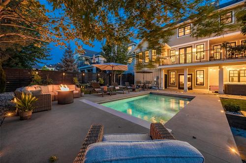 110-515 Wren Place, Kelowna, BC - Outdoor With In Ground Pool