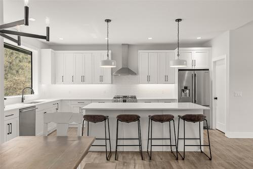 1901 Northern Flicker Court, Kelowna, BC - Indoor Photo Showing Kitchen With Upgraded Kitchen