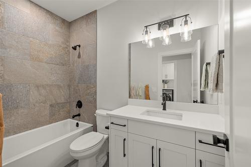 1901 Northern Flicker Court, Kelowna, BC - Indoor Photo Showing Bathroom