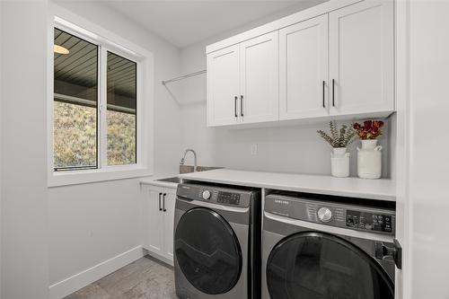 1901 Northern Flicker Court, Kelowna, BC - Indoor Photo Showing Laundry Room