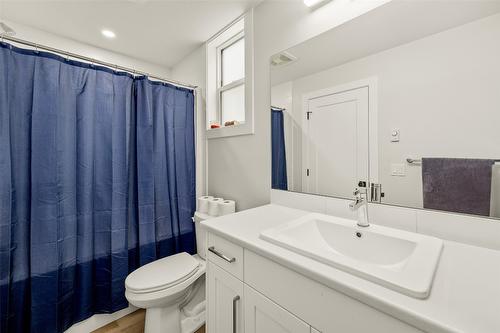 1901 Northern Flicker Court, Kelowna, BC - Indoor Photo Showing Bathroom