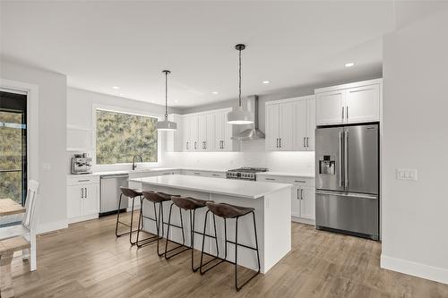 1901 Northern Flicker Court, Kelowna, BC - Indoor Photo Showing Kitchen With Upgraded Kitchen