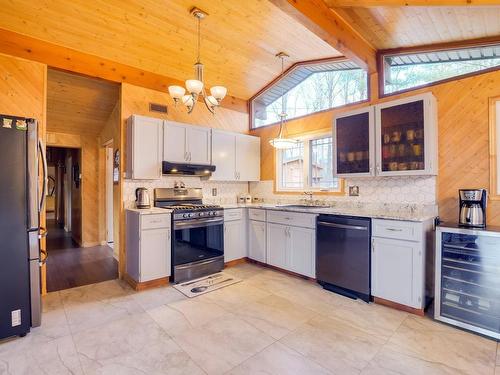 Cuisine - 56 Ch. Du Canari, Val-Des-Monts, QC - Indoor Photo Showing Kitchen