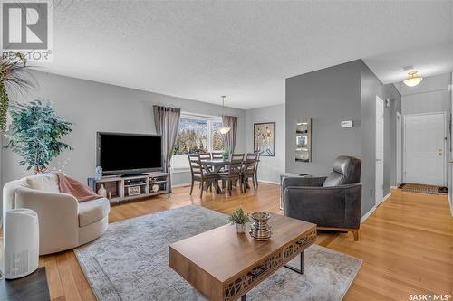 5028 Newport Road, Regina, SK - Indoor Photo Showing Living Room