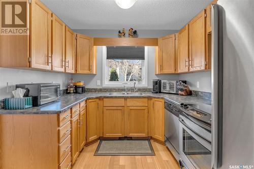 5028 Newport Road, Regina, SK - Indoor Photo Showing Kitchen With Double Sink