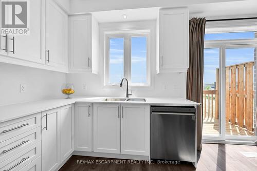 42 - 61 Soho Street, Hamilton, ON - Indoor Photo Showing Kitchen With Double Sink