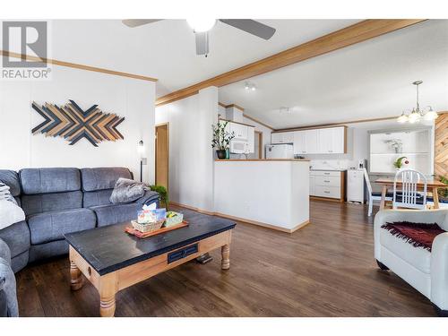 1250 Hillside Avenue Unit# 46, Chase, BC - Indoor Photo Showing Living Room