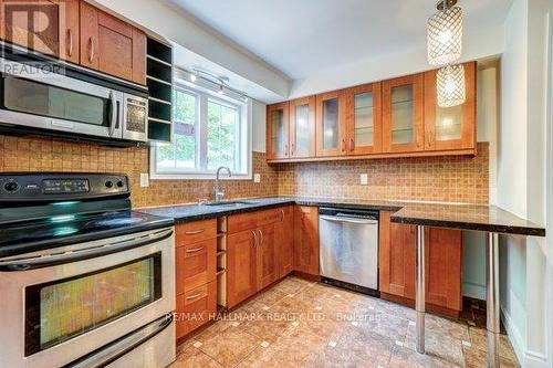 296 Lara Woods, Mississauga, ON - Indoor Photo Showing Kitchen