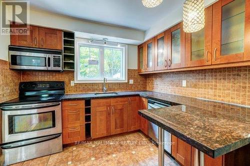 296 Lara Woods, Mississauga, ON - Indoor Photo Showing Kitchen