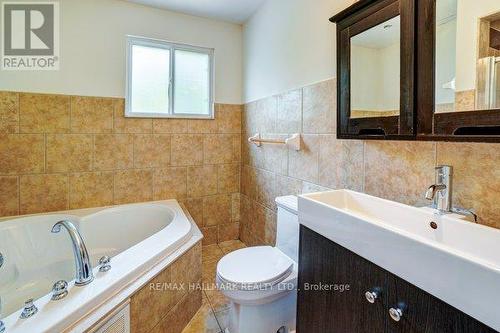 296 Lara Woods, Mississauga, ON - Indoor Photo Showing Bathroom