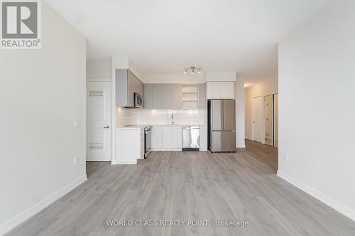 102B - 4655 Metcalfe Avenue E, Mississauga, ON - Indoor Photo Showing Kitchen