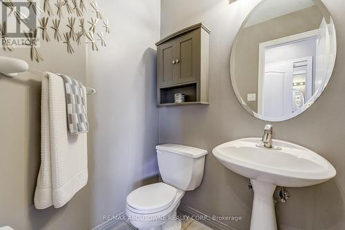 57 Niska Drive, Hamilton, ON - Indoor Photo Showing Bathroom