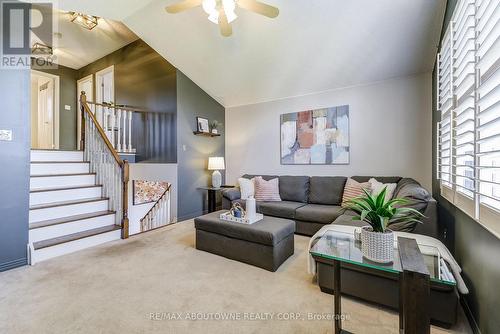 57 Niska Drive, Hamilton, ON - Indoor Photo Showing Living Room