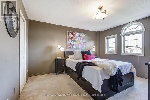 57 Niska Drive, Hamilton, ON - Indoor Photo Showing Bedroom