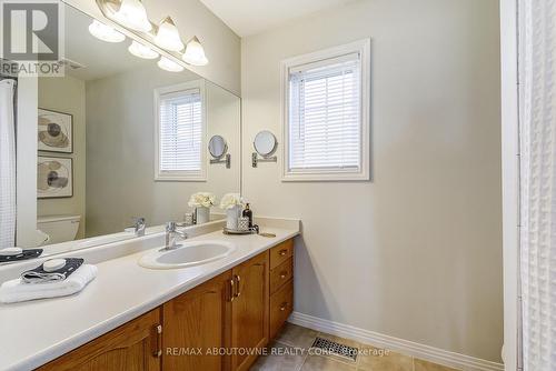 57 Niska Drive, Hamilton, ON - Indoor Photo Showing Bathroom