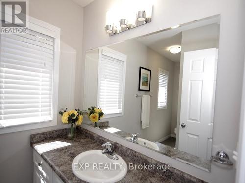 69 Meadowridge Street, Kitchener, ON - Indoor Photo Showing Bathroom