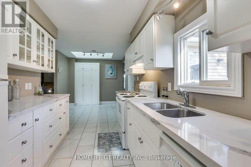 136 Sundridge Crescent, London, ON - Indoor Photo Showing Kitchen With Double Sink