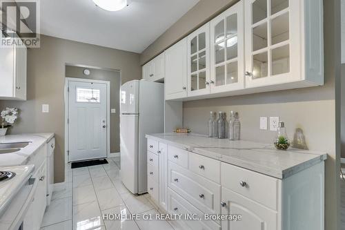 136 Sundridge Crescent, London, ON - Indoor Photo Showing Kitchen