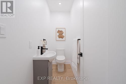 #Upper - 221 Federal Street, Hamilton, ON -  Photo Showing Bathroom