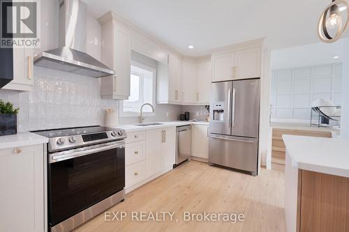 #Upper - 221 Federal Street, Hamilton, ON - Indoor Photo Showing Kitchen